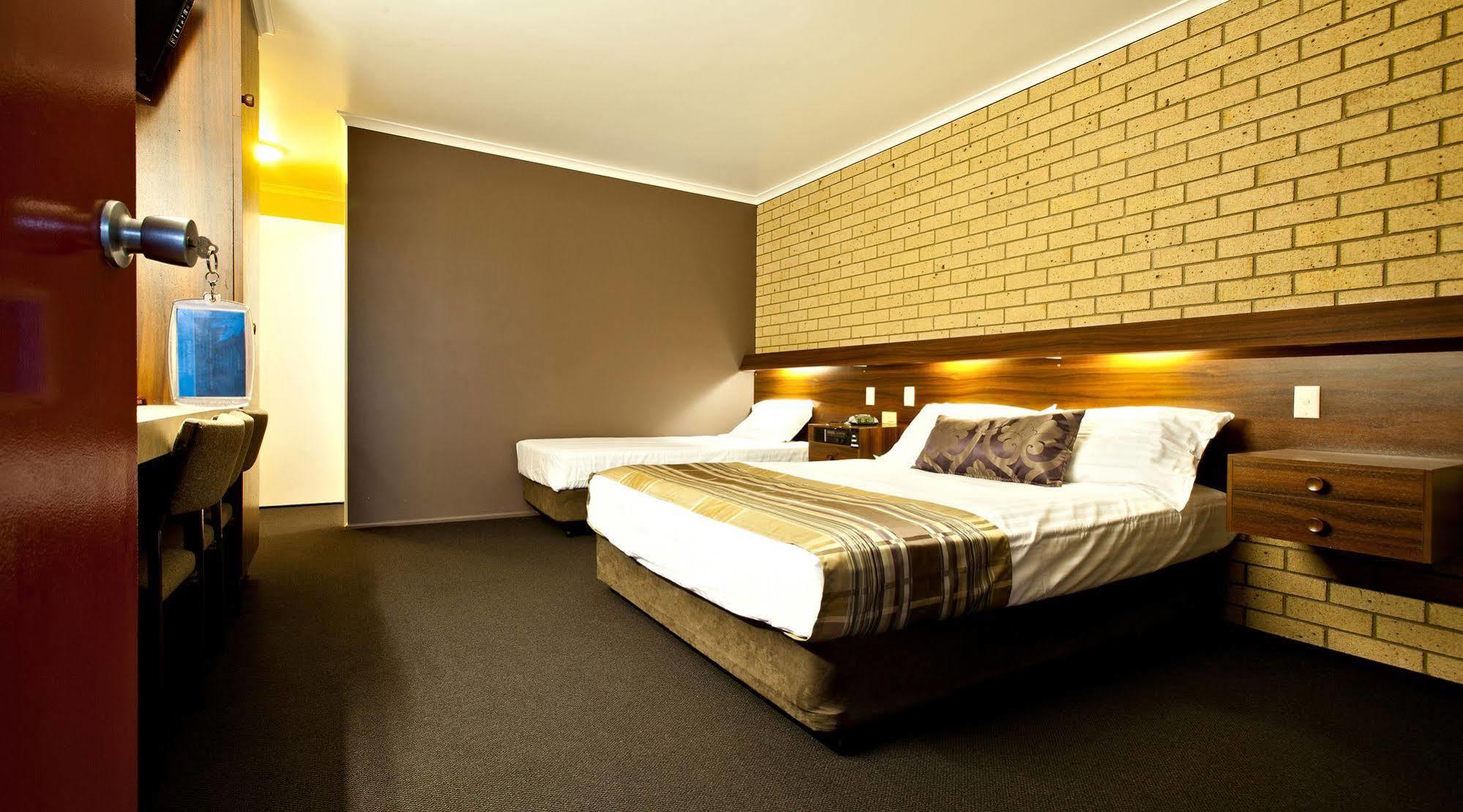 Sarina Motor Inn Εξωτερικό φωτογραφία